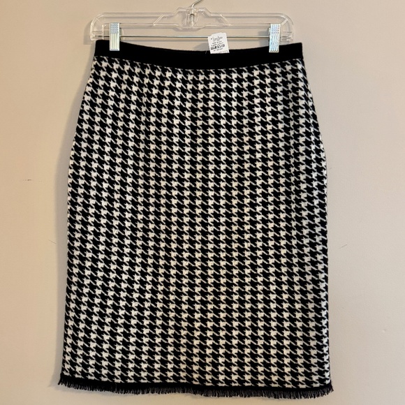 NWT Neiman Marcus Cashmere Houndstooth Black & White Skirt - Size Large - Picture 1 of 6